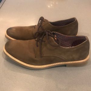 Men’s brown leather oxfords